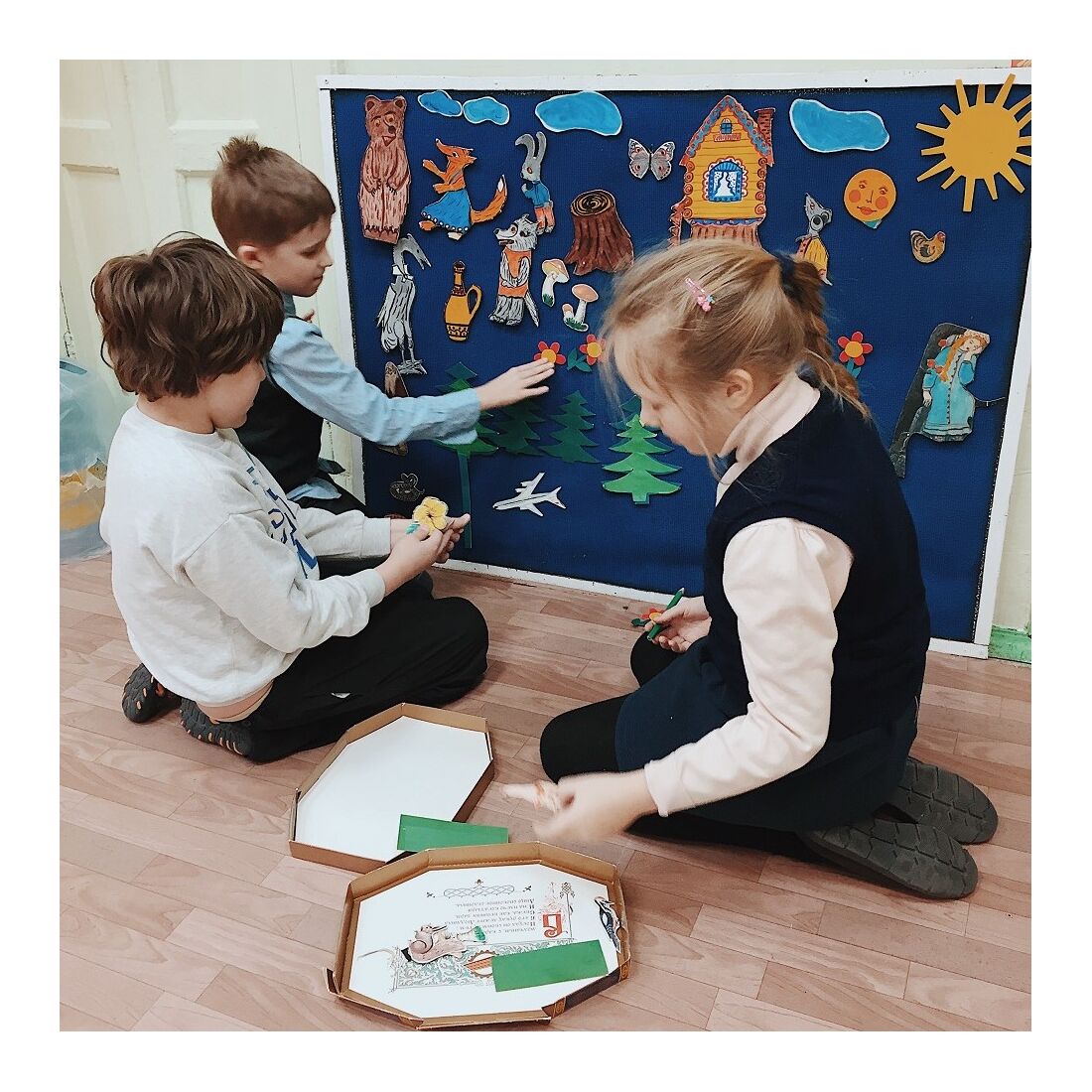 Сказкотерапия в доу. Школьники занимаются. Драматизация в начальной школе. Сказкотерапия в школе. Пазлотерапия для детей.